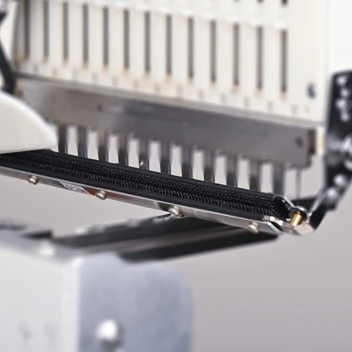 Thread-holding velcro
